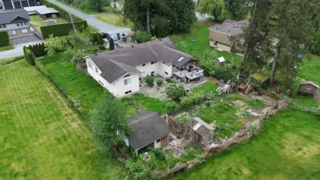 Swimming Pool Photo of 12259 252 Street, Maple Ridge, BC