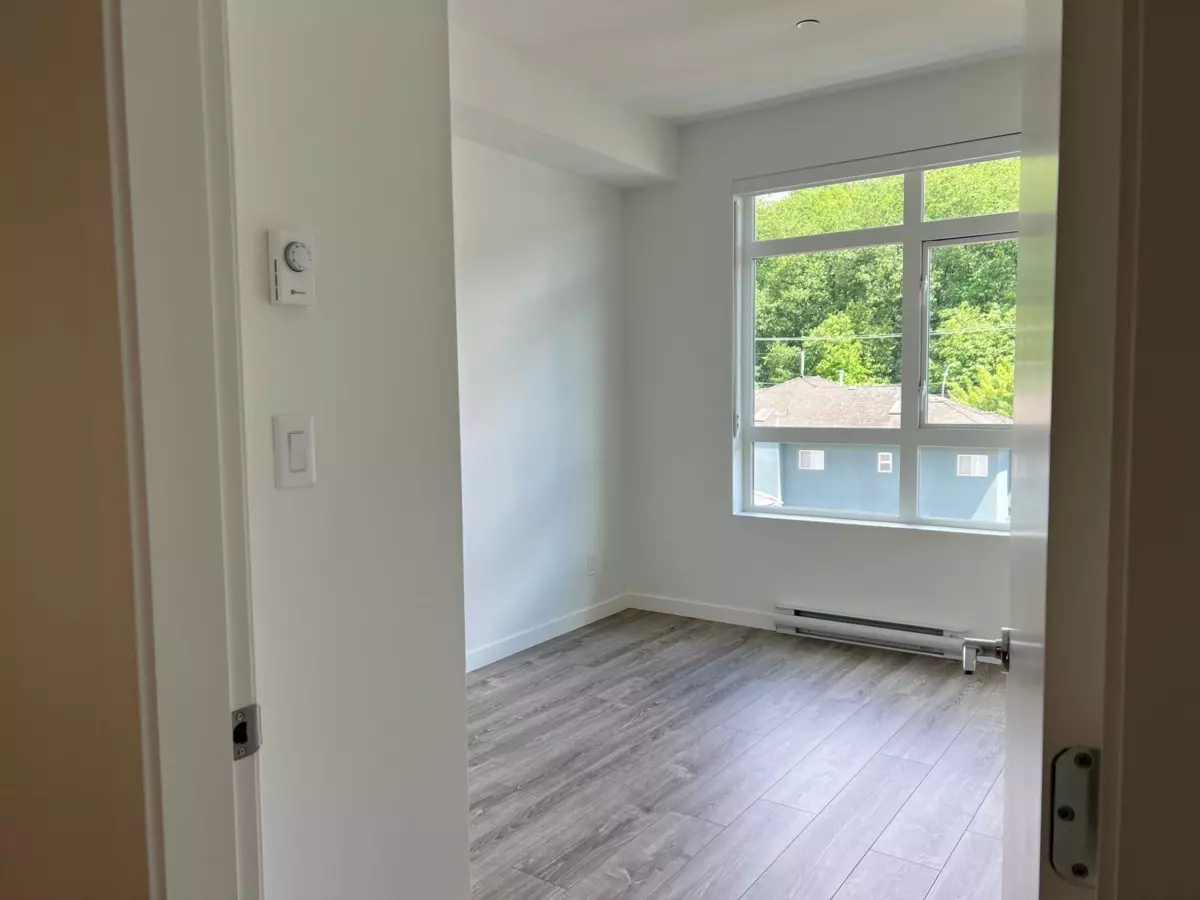 Family Room Photo of 417 13969 96 Avenue, Surrey, BC