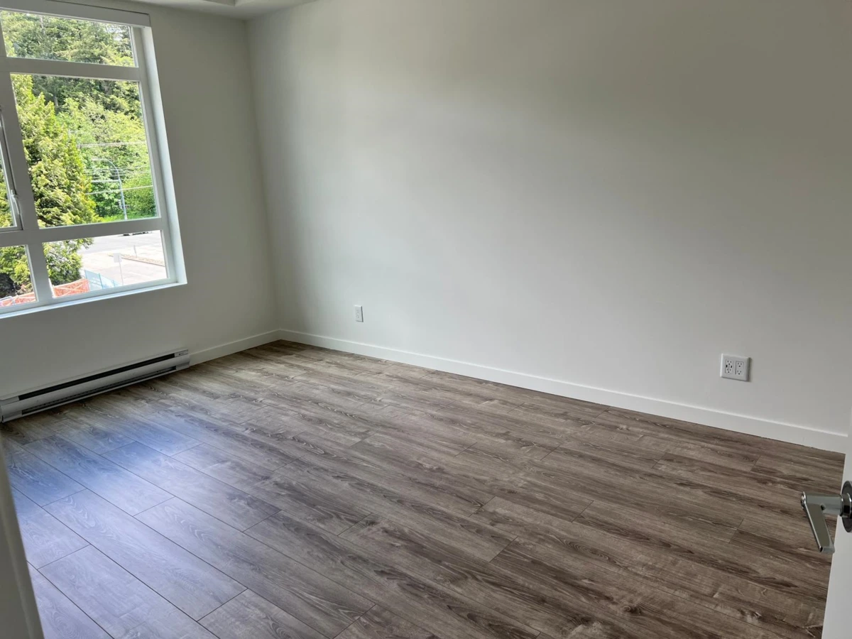 Living Room Photo of 417 13969 96 Avenue, Surrey, BC