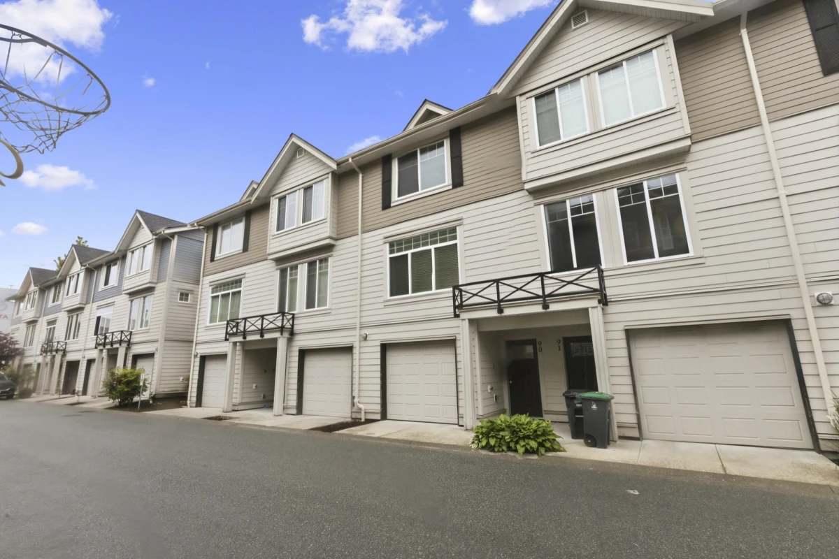 Living Room Photo of 90 15399 Guildford Drive, Surrey, BC
