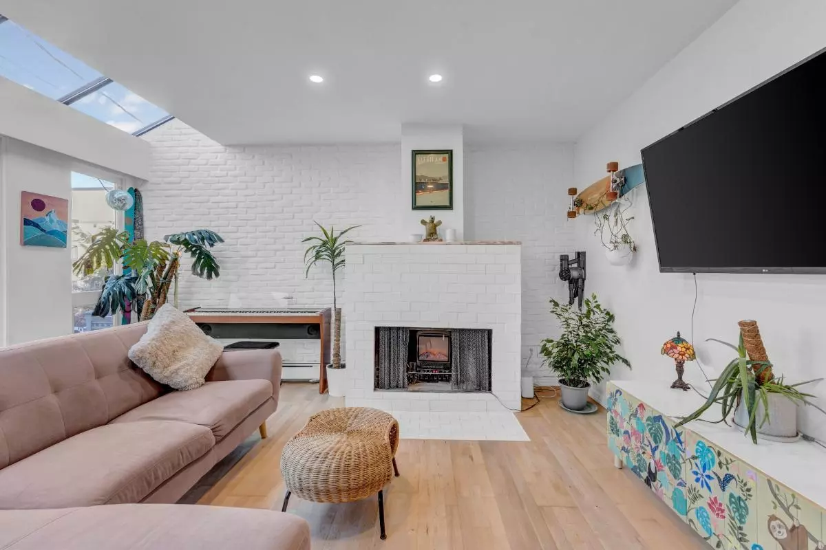 Family Room Photo of 204 2125 York Avenue, Vancouver, BC