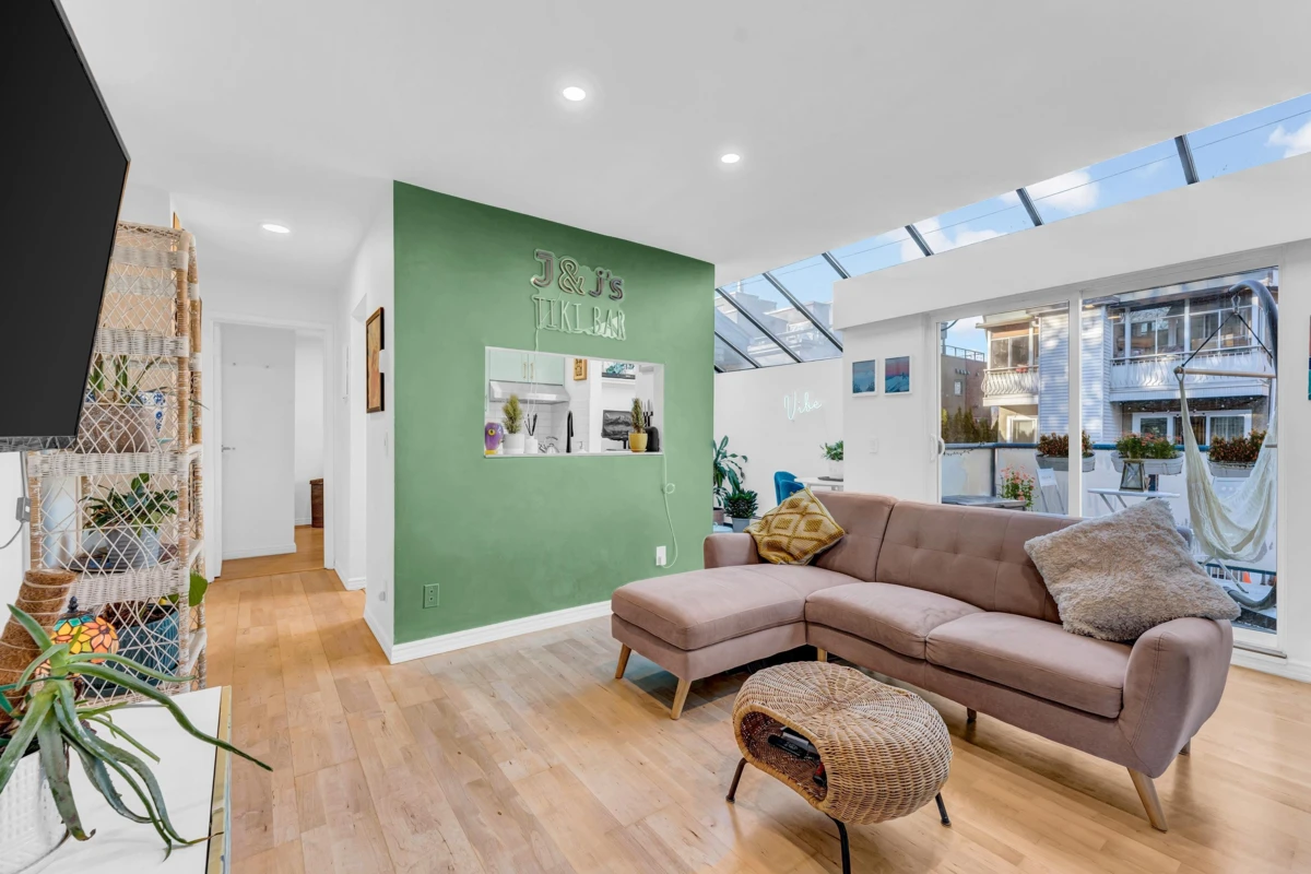 Living Room Photo of 204 2125 York Avenue, Vancouver, BC