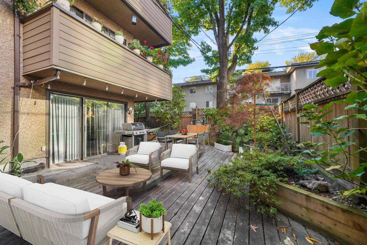 Living Room Photo of 101 2935 Spruce Street, Vancouver, BC