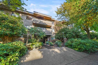 Entry Foyer Photo of 101 2935 Spruce Street, Vancouver, BC