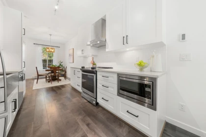 Kitchen Island Photo of 9 433 Seymour River Place, North Vancouver, BC