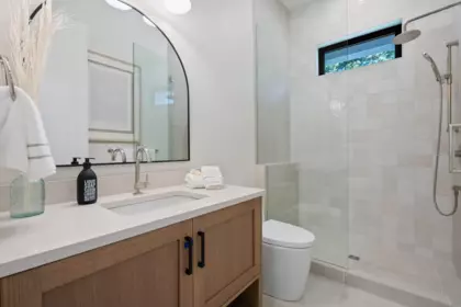 Powder Room Photo of 16243 10 Avenue, Surrey, BC