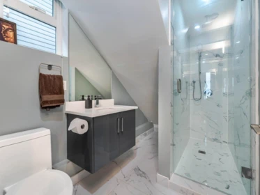 Primary Bathroom Photo of 1805 E 37th Avenue, Vancouver, BC