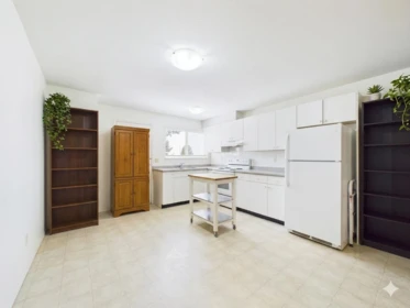 Kitchen Island Photo of 1150 Howse Place, Coquitlam, BC