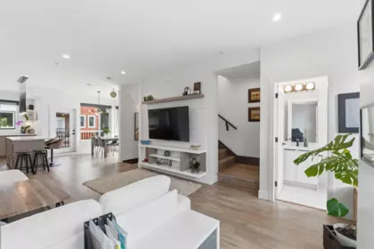 Breakfast Nook Photo of 10 11851 232 Street, Maple Ridge, BC