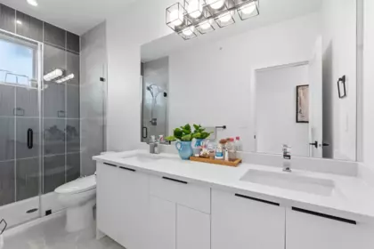 Hallway Photo of 10 11851 232 Street, Maple Ridge, BC
