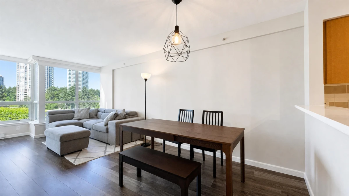 Family Room Photo of 612 6028 Willingdon Avenue, Burnaby, BC