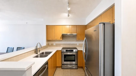 Kitchen Island Photo of 612 6028 Willingdon Avenue, Burnaby, BC