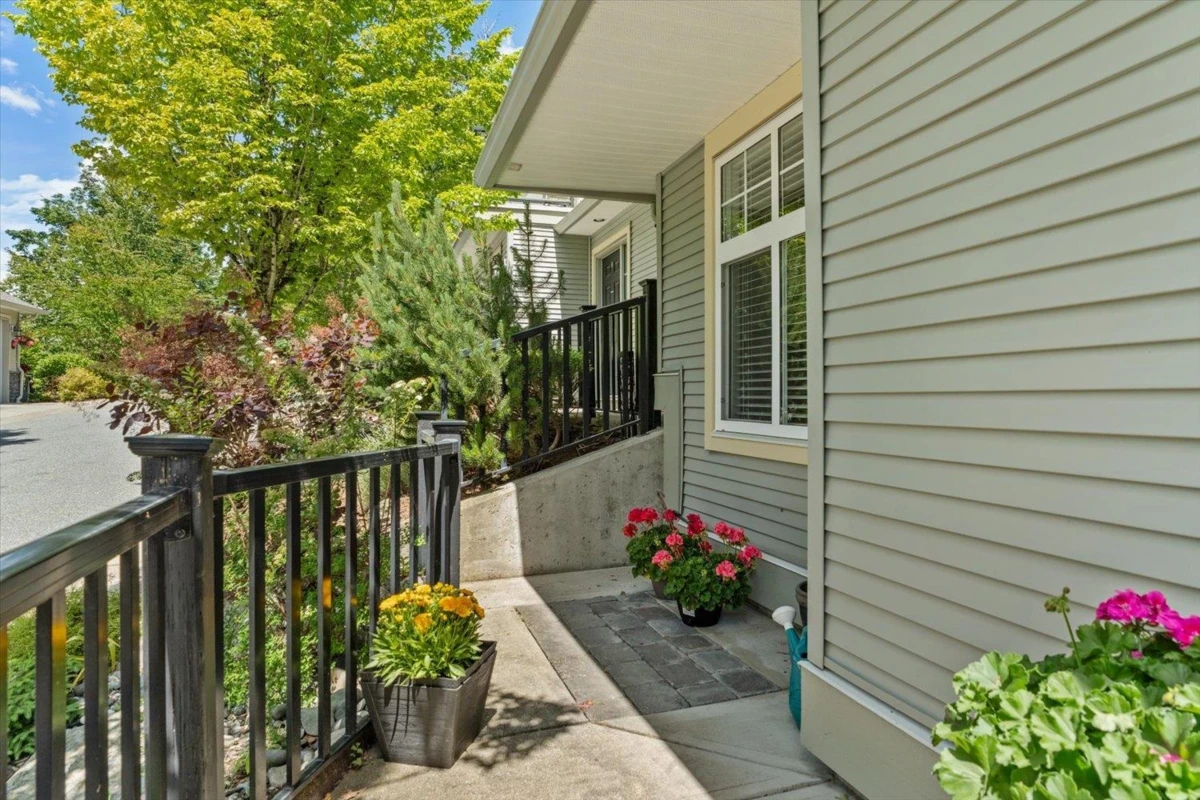 Living Room Photo of 46 36260 Mckee Road, Abbotsford, BC
