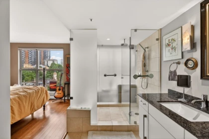 Hallway Photo of 1005 1000 Beach Avenue, Vancouver, BC