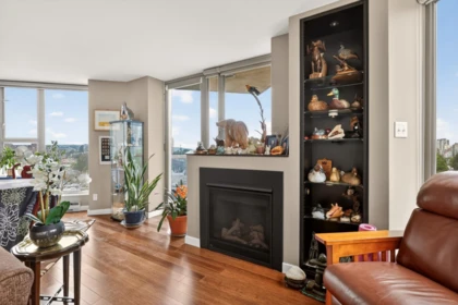 Kitchen Island Photo of 1005 1000 Beach Avenue, Vancouver, BC