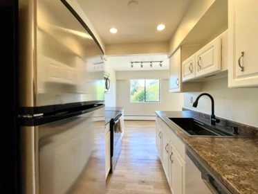 307 5127 Irving Street, Burnaby, BC, Burnaby — Apartment/Condo for sale