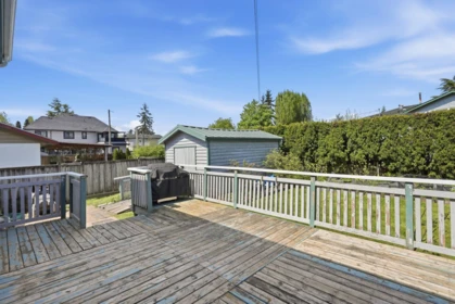 Front Yard Photo of 17569 60 Avenue, Surrey, BC