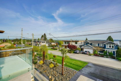 Backyard Photo of 15729 Cliff Avenue, White Rock, BC
