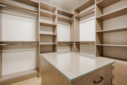 Basement Recreation Room Photo of 15729 Cliff Avenue, White Rock, BC
