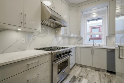 Breakfast Nook Photo of 15729 Cliff Avenue, White Rock, BC