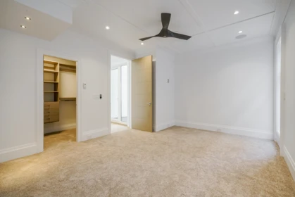 Garage Interior Photo of 15729 Cliff Avenue, White Rock, BC