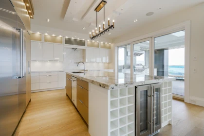 Kitchen Photo of 15729 Cliff Avenue, White Rock, BC