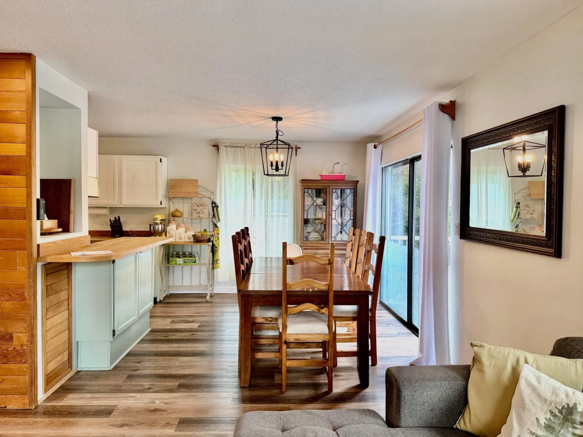 Family Room Photo of 5607 Wakefield Road, Sechelt, BC