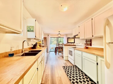 5607 Wakefield Road, Sechelt, BC, Sechelt — Single Family Residence for sale