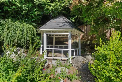 Kitchen Island Photo of 1537 W 40th Avenue, Vancouver, BC