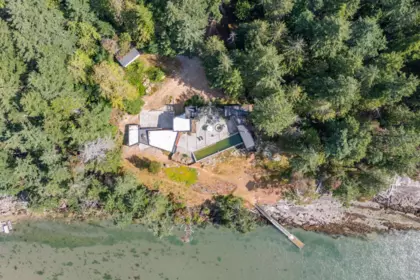 Primary Bathroom Photo of 108 Twiss Road, Galiano Island, BC