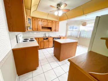 Kitchen Island Photo of 6 1725 Southmere Crescent, Surrey, BC