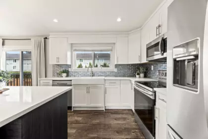 Kitchen Island Photo of 26451 30a Avenue, Langley, BC