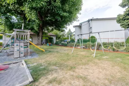 Front Yard Photo of 2 45640 Storey Avenue, Chilliwack, BC