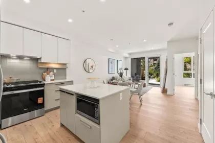 Kitchen Photo of 124 13788 76 Avenue, Surrey, BC