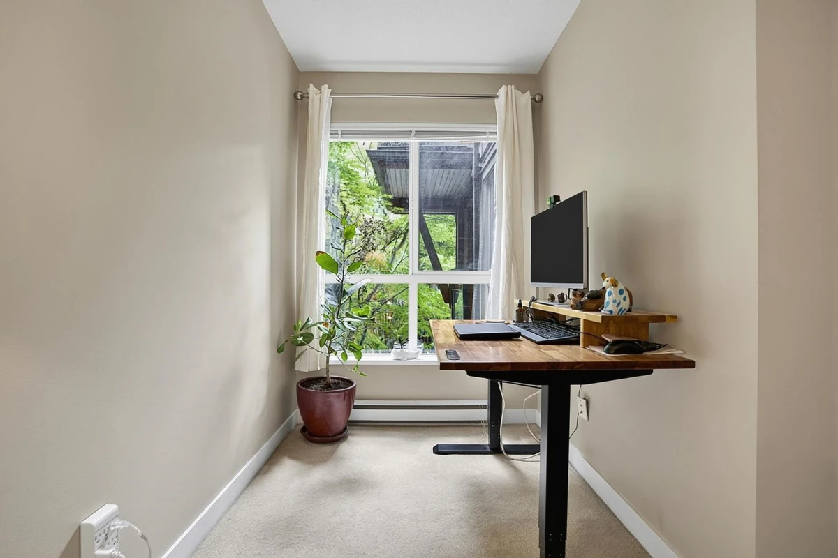 Dining Area Photo of 332 1633 Mackay Avenue, North Vancouver, BC