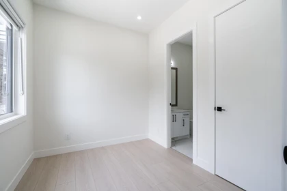 Primary Bathroom Photo of 102 10721 157 Street, Surrey, BC