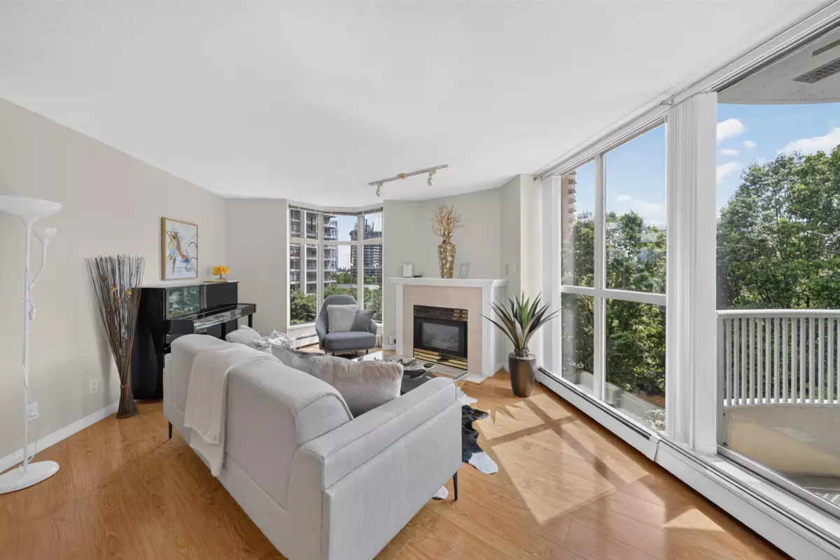 Dining Area Photo of 802 6188 Patterson Avenue, Burnaby, BC