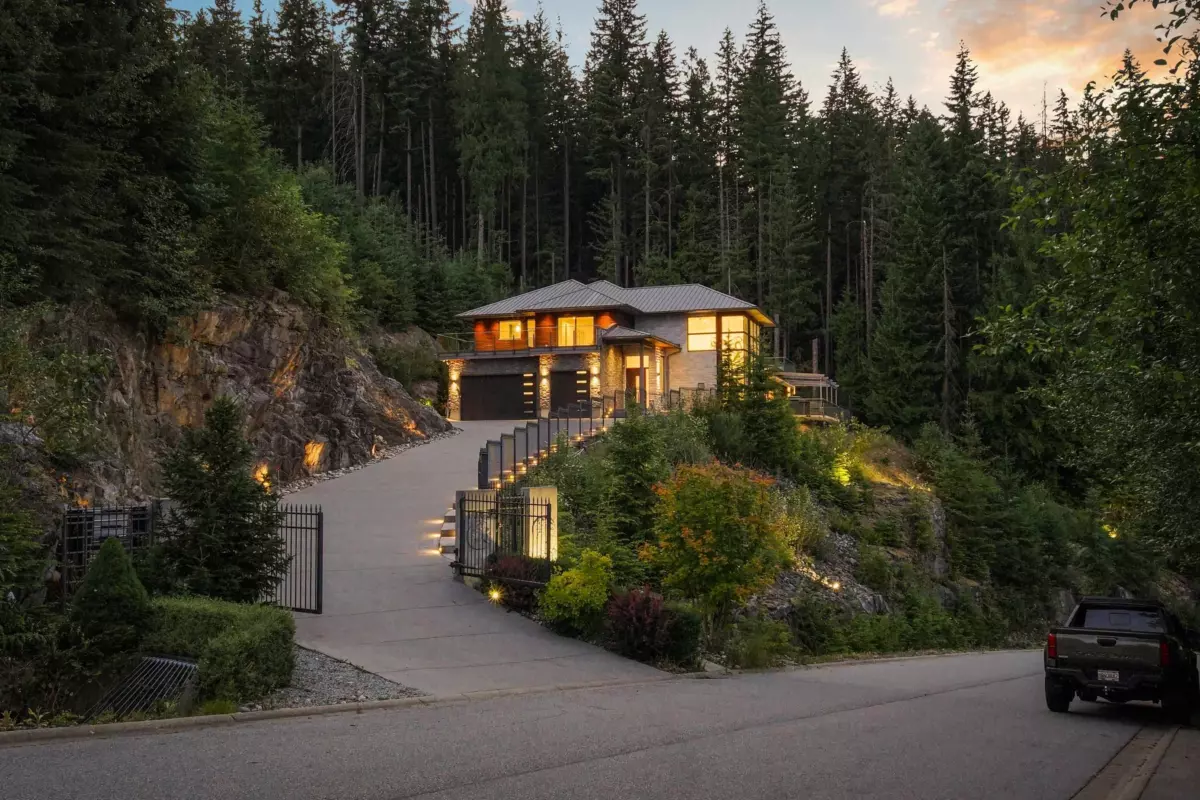 Family Room Photo of 1083 Uplands Drive, Anmore, BC