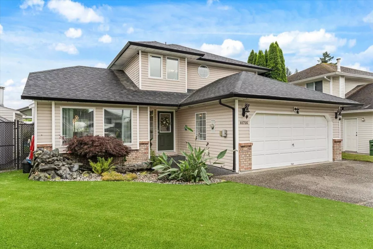 Living Room Photo of 44756 Lancaster Drive, Chilliwack, BC
