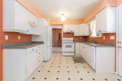 Guest Bathroom Photo of 6484 Sunshine Drive, Delta, BC