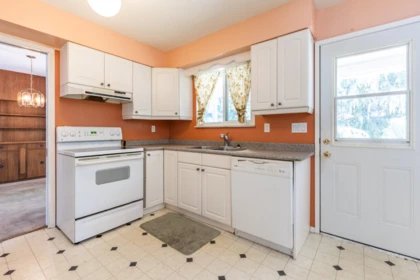 Powder Room Photo of 6484 Sunshine Drive, Delta, BC