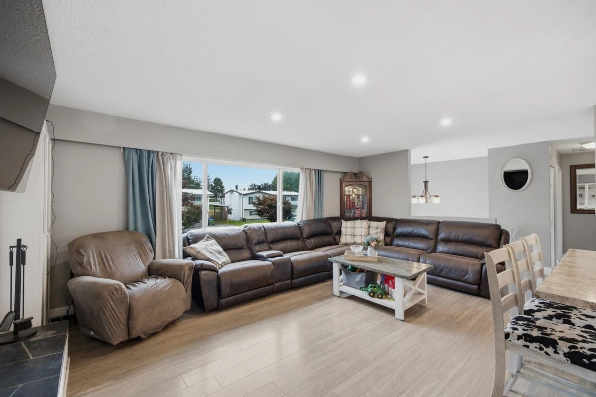 Dining Area Photo of 8762 Cornwall Crescent, Chilliwack, BC