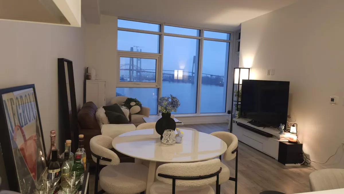 Living Room Photo of 802 660 Quayside Drive, New Westminster, BC