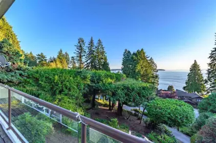 Powder Room Photo of 2975 Marine Drive, West Vancouver, BC