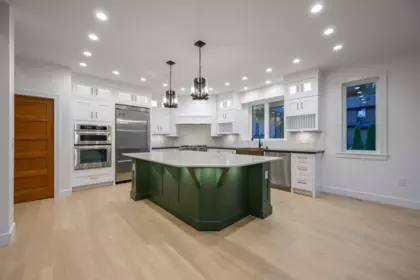 Kitchen Island Photo of 26540 124 Avenue, Maple Ridge, BC