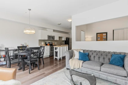 Kitchen Island Photo of 306 38142 Cleveland Avenue, Squamish, BC