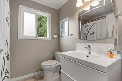 Guest Bathroom Photo of 46359 Chilliwack Central Road, Chilliwack, BC