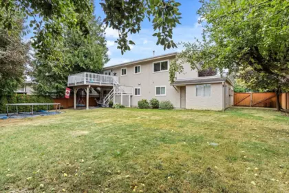 Swimming Pool Photo of 46359 Chilliwack Central Road, Chilliwack, BC