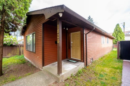 Living Room Photo of 1828 Prairie Avenue, Port Coquitlam, BC