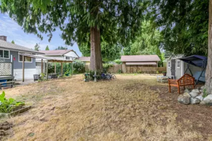 Swimming Pool Photo of 21727 Ridgeway Crescent, Maple Ridge, BC